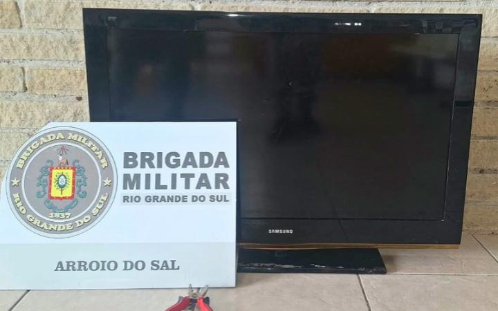 Ação da BM resulta em prisão por furto qualificado e recuperação de televisão em Arroio do Sal 