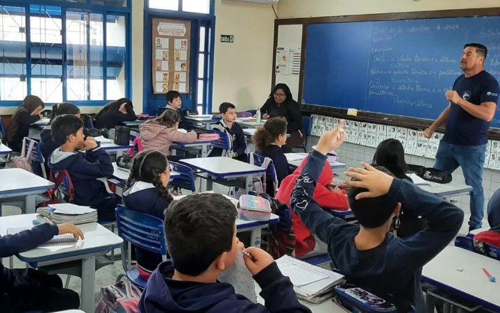 ALUNOS DA EMEF PROFESSORA CLELIA DA CUNHA DE MORAIS DE IMBÉ APRENDEM SOBRE A CADEIA PRODUTIVA DA PESCA