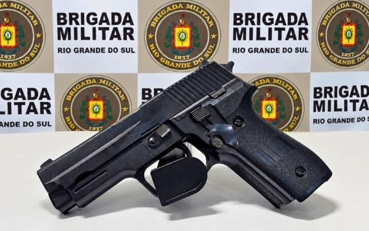 Brigada Militar apreende simulacro de pistola dentro de escola em Tramandaí