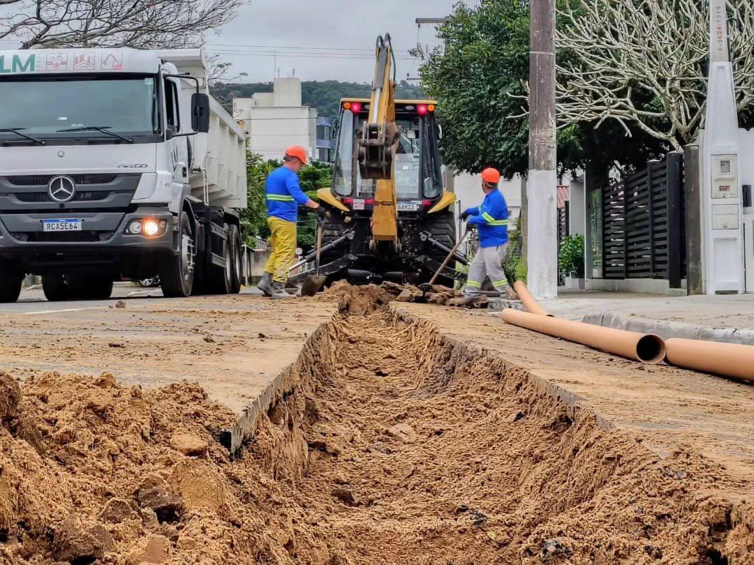 Corsan inicia obra de extensão de rede de esgoto na Rua Manoel Marques da Rosa, em Osório