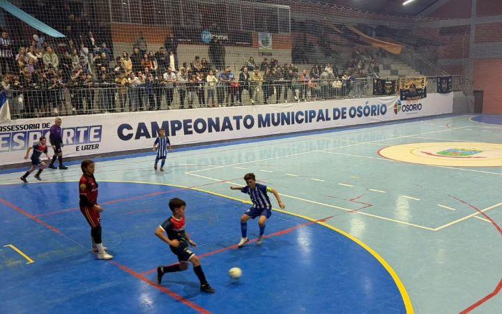 EFA BORRUSSIA E FERREIRA SÃO OS CAMPEÕES DAS CATEGORIAS SUB 9, 11 E 13 DO CAMPEONATO MUNICIPAL DE FUTSAL DE OSÓRIO