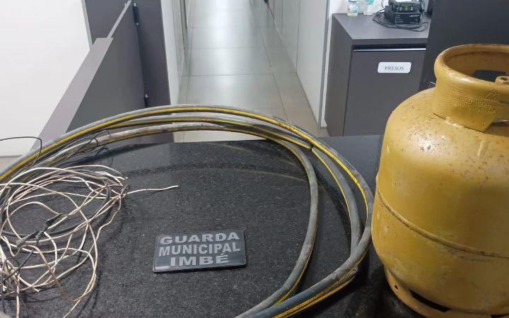 Guarda Municipal de Imbé prende homem por furto de fios e botijão de gás