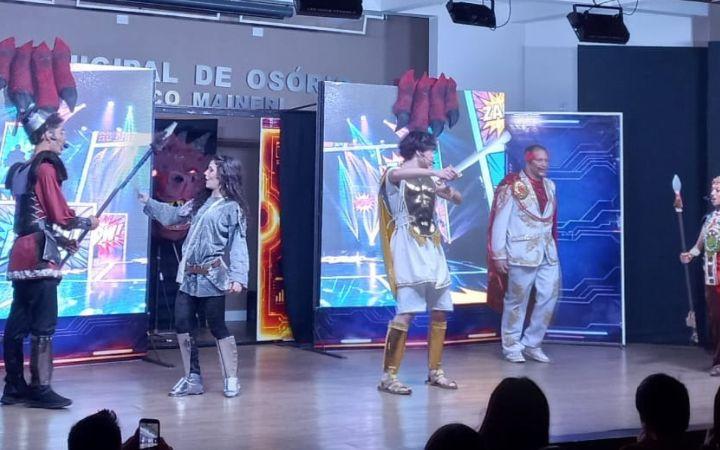 Peça teatral de combate ao bullying reúne 400 estudantes das redes estadual e municipal em Osório