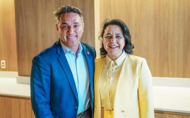 VANDERLI DE BARROS É COTADA PARA COMANDAR A SECRETARIA DA SAÚDE DO RS
