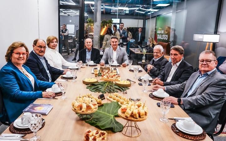 Zucco abre as portas da Casa do Diálogo em reunião com ex-governadores