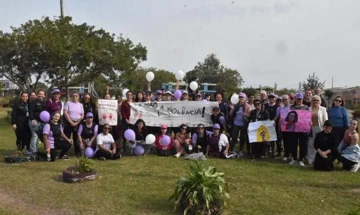 1ª CAMINHADA AGOSTO LILÁS EM IMBÉ ABORDOU O FIM DA VIOLÊNCIA CONTRA MULHER
