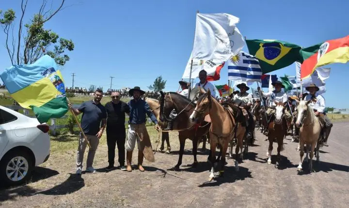 40ª Cavalgada do Mar chega a Imbé nesta segunda