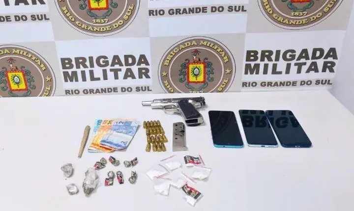 A Brigada Militar prendeu três homens por tráfico de drogas, porte ilegal de arma de fogo em Caraá