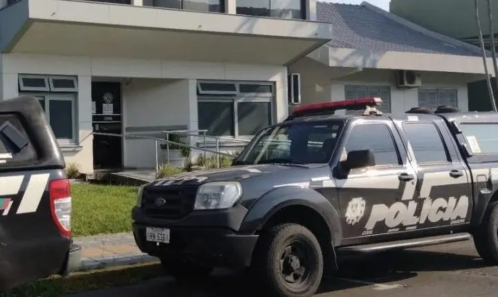 Ação policial resulta na prisão de uma mulher por tráfico de drogas em Osório