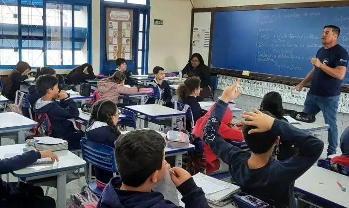 ALUNOS DA EMEF PROFESSORA CLELIA DA CUNHA DE MORAIS DE IMBÉ APRENDEM SOBRE A CADEIA PRODUTIVA DA PESCA