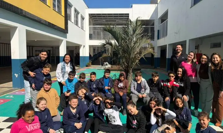 ALUNOS DA EMEF TIRADENTES RESGATAM HISTÓRIAS FAMILIARES POR MEIO DE LIVRO DE RECEITASALUNOS DA EMEF TIRADENTES EM IMBÉ RESGATAM HISTÓRIAS FAMILIARES POR MEIO DE LIVRO DE RECEITAS
