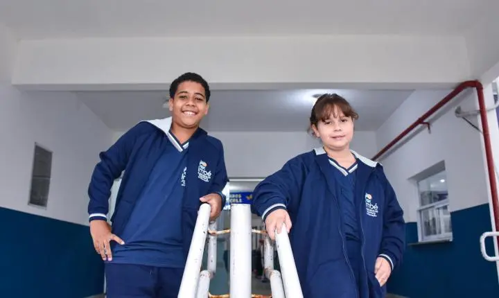 Alunos de Imbé recebem novos uniformes escolares de inverno
