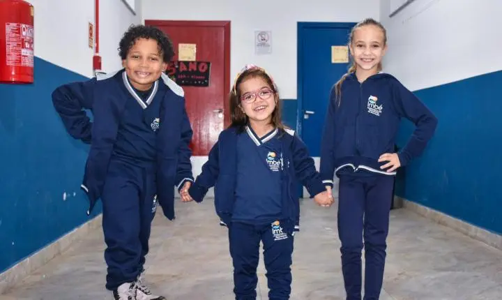 Alunos de Imbé recebem novos uniformes escolares de inverno