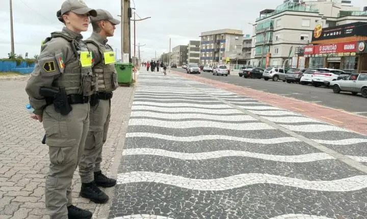 Alunos-soldados reforçam ações de policiamento preventivo durante estágio em Tramandaí