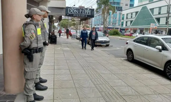 Alunos-soldados reforçam ações de policiamento preventivo durante estágio em Tramandaí