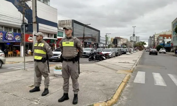 Alunos-soldados reforçam ações de policiamento preventivo durante estágio em Tramandaí