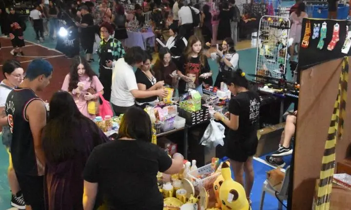  Anime Beach reúne mais de 8 mil pessoas e arrecada três toneladas de alimentos