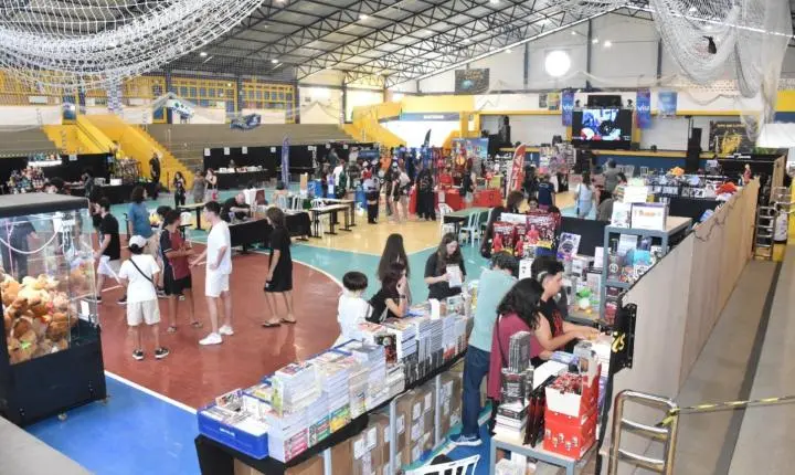  Anime Beach reúne mais de 8 mil pessoas e arrecada três toneladas de alimentos