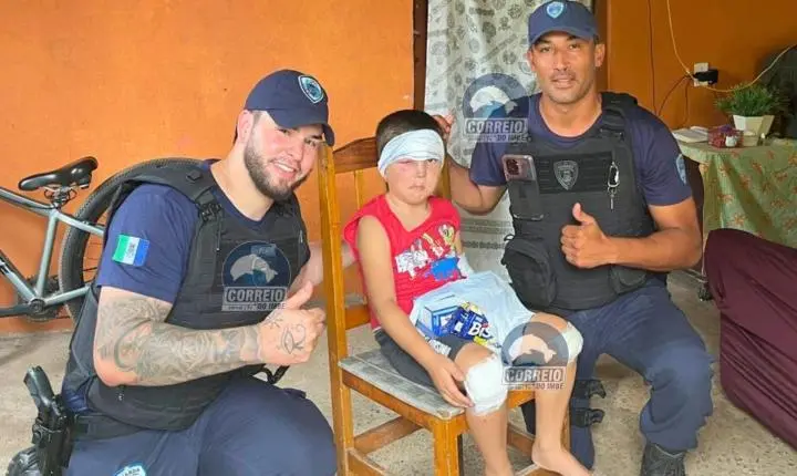 Após atropelamento por cavalo, criança de 5 anos recebe visita e presentes de Páscoa da Guarda Municipal em Tramandaí