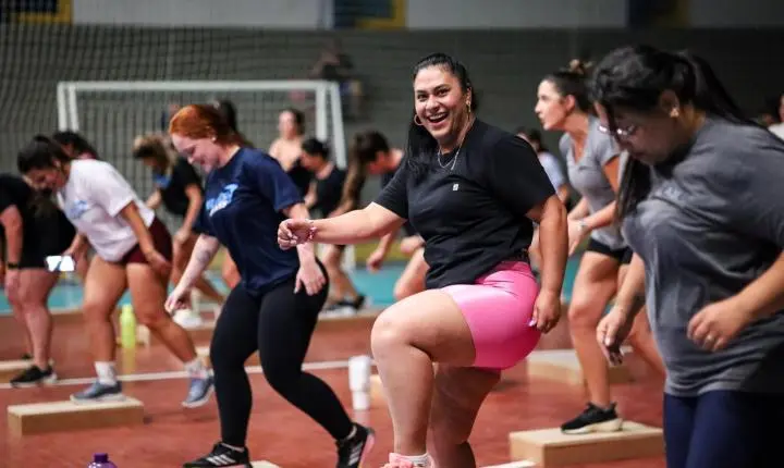 AULÃO SOLIDÁRIO DE STEP ARRECADOU BRINQUEDOS NO GINÁSIO MUNICIPAL DE IMBÉ