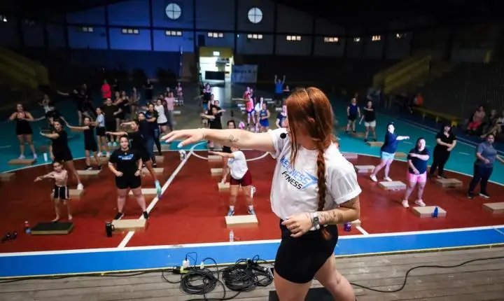 AULÃO SOLIDÁRIO DE STEP ARRECADOU BRINQUEDOS NO GINÁSIO MUNICIPAL DE IMBÉ