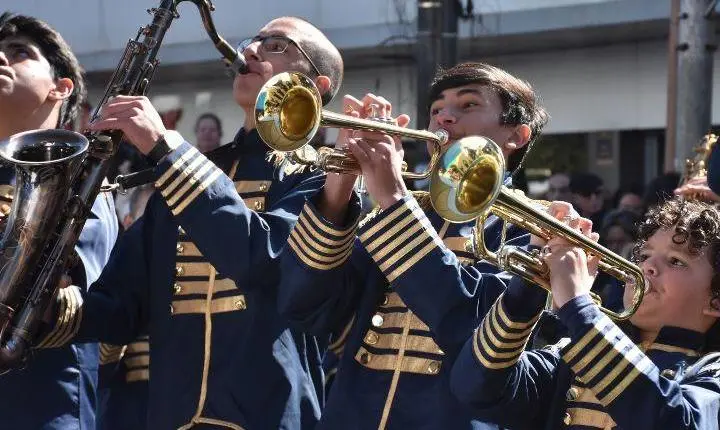  Banda Municipal de Imbé se apresenta em desfile cívico de Tramandaí