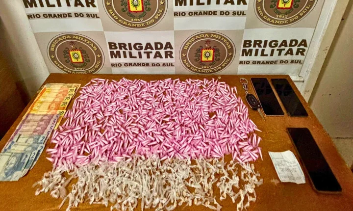 🚨 BM prende dois homens e apreende mil porções de drogas em Cidreira