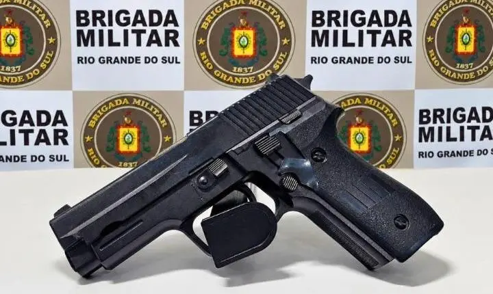 Brigada Militar apreende simulacro de pistola dentro de escola em Tramandaí