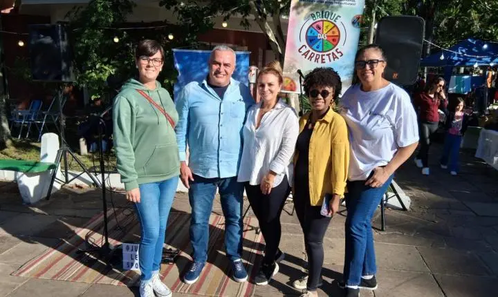 Brique das Carretas reúne grande público em tarde de teatro para as crianças