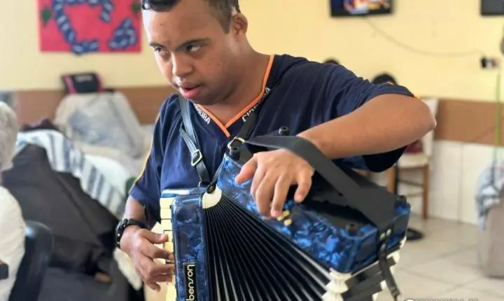 CAE leva carinho e música ao Lar dos Idosos em Cidreira