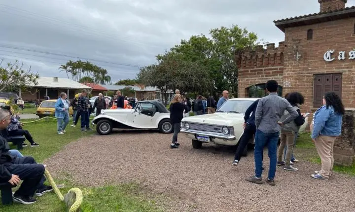 Castelinho reúne adeptos da cultura retrô em Imbé