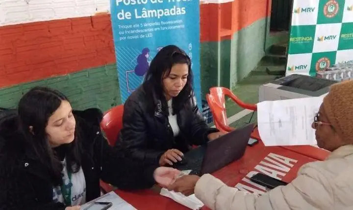 CEEE Equatorial promove troca de lâmpadas, cadastro na Tarifa Social e sorteio de 20 geladeiras em Torres 