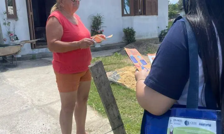 CEEE Equatorial realiza blitz itinerante com foco em segurança, economia e atendimento em Balneário Pinhal  