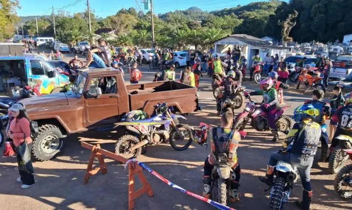 CERCA DE 500 MOTOCICLISTAS PARTICIPAM DO 15° ENCONTRO DOS TRILHEIROS DOS VENTOS EM OSÓRIO