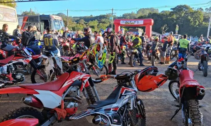 CERCA DE 500 MOTOCICLISTAS PARTICIPAM DO 15° ENCONTRO DOS TRILHEIROS DOS VENTOS EM OSÓRIO
