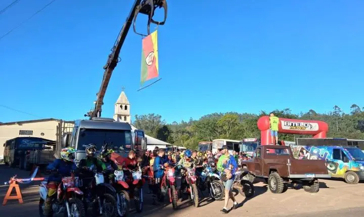 CERCA DE 500 MOTOCICLISTAS PARTICIPAM DO 15° ENCONTRO DOS TRILHEIROS DOS VENTOS EM OSÓRIO