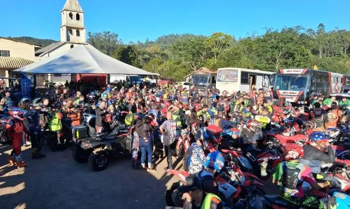 CERCA DE 500 MOTOCICLISTAS PARTICIPAM DO 15° ENCONTRO DOS TRILHEIROS DOS VENTOS EM OSÓRIO