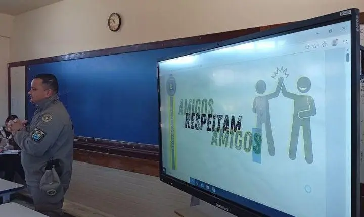 CONSCIENTIZAÇÃO SOBRE BULLYING É TEMA DE PALESTRA NA EMEF PROFESSORA CLELIA DA CUNHA DE MORAIS