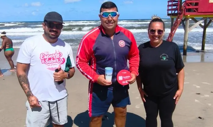 ♻️🌊 COPOS DO PROGRAMA JOGUE LIMPO COM OSÓRIO SÃO DISTRIBUÍDOS EM AÇÃO DE EDUCAÇÃO AMBIENTAL EM ATLÂNTIDA SUL 🥤🌱💚