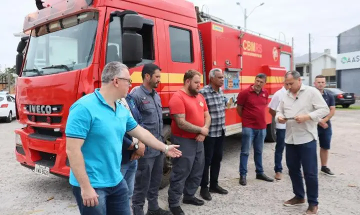 Corpo de Bombeiros ganha novo caminhão ampliando capacidade de atendimentos