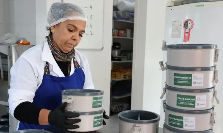 Cozinhas comunitárias do Programa Prato Gaúcho já estão em atividade em 28 municípios