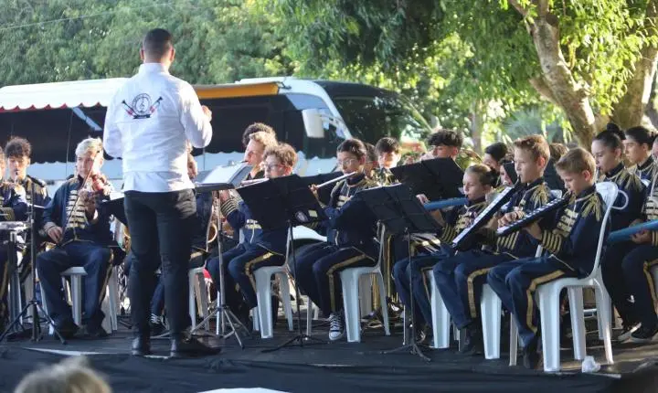 ESCOLA DE MÚSICA GUARACYRA RAMOS KRAEMER DE IMBÉ FAZ APRESENTAÇÃO EM CAPIVARI DO SUL