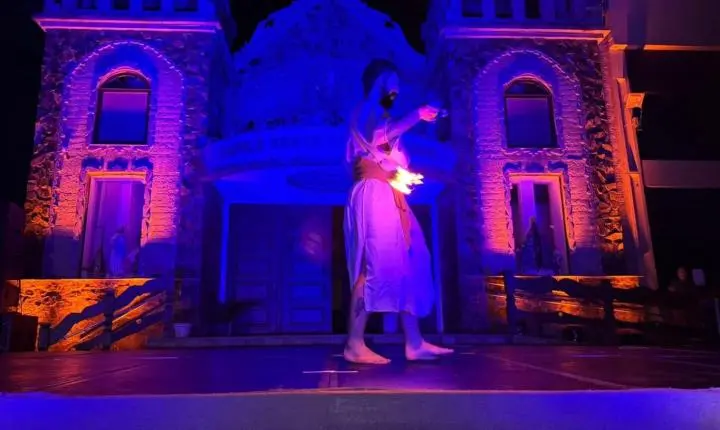 ESPETÁCULO “LUZES DA PAIXÃO” EMOCIONA MULTIDÃO NO MORRO DA BORÚSSIA