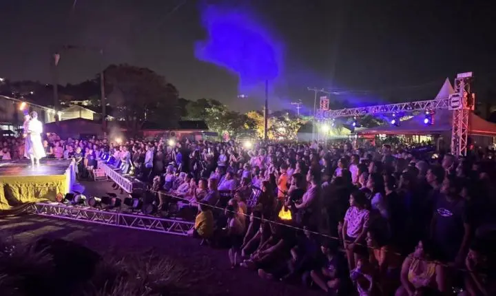 ESPETÁCULO “LUZES DA PAIXÃO” EMOCIONA MULTIDÃO NO MORRO DA BORÚSSIA