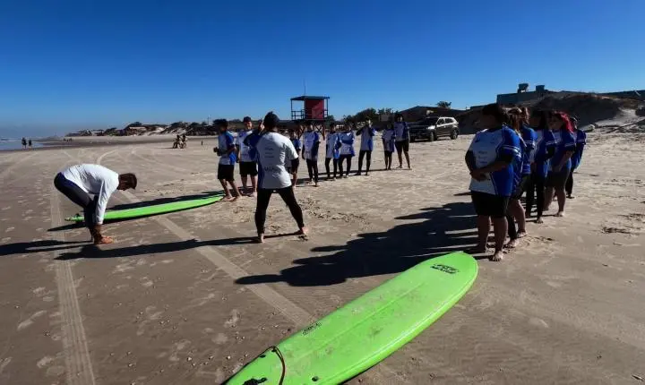 Esporte e conscientização marcam a passagem da Caravana Resgate Surf no Sul por Balneário Pinhal