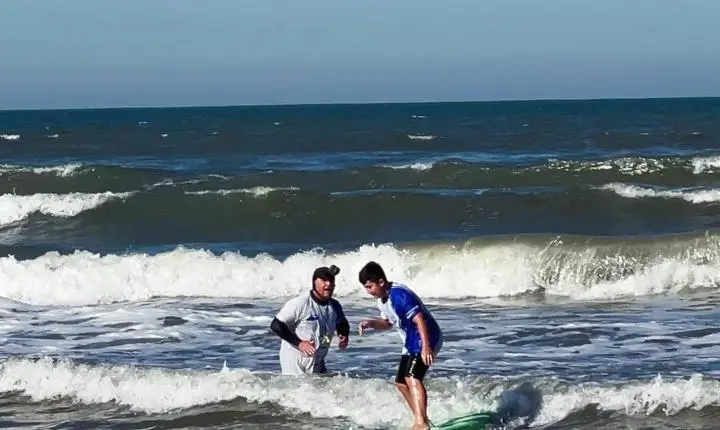 Esporte e conscientização marcam a passagem da Caravana Resgate Surf no Sul por Balneário Pinhal