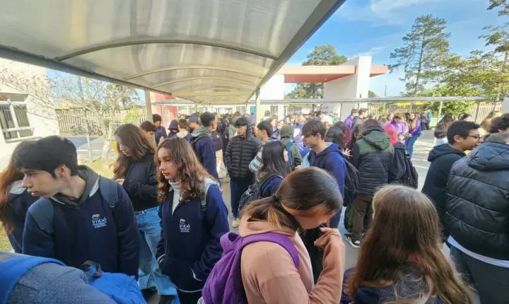 ESTUDANTES DA EMEF PROFESSORA CLELIA DA CUNHA DE MORAIS VISITAM CAMPUS DO IFRS OSÓRIO