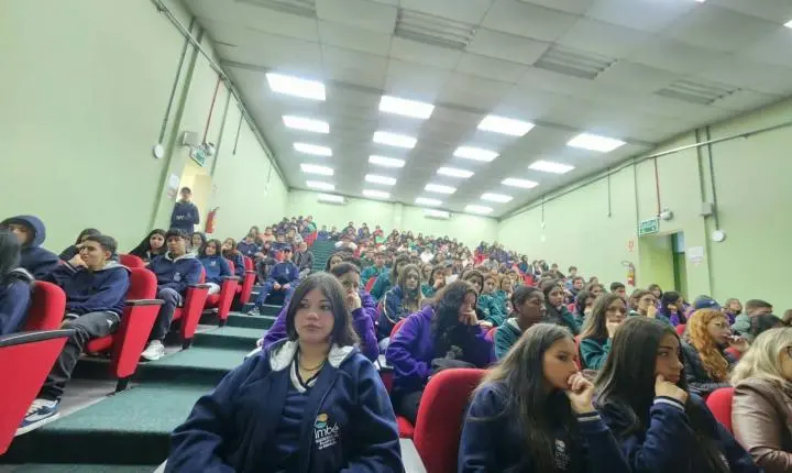 ESTUDANTES DA EMEF PROFESSORA CLELIA DA CUNHA DE MORAIS VISITAM CAMPUS DO IFRS OSÓRIO