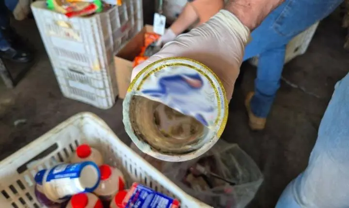 FORÇA-TAREFA INTERDITA DEPÓSITO DE RESTAURANTE E APREENDE 700 QUILOS DE PRODUTOS IMPRÓPRIOS EM TRAMANDAÍ