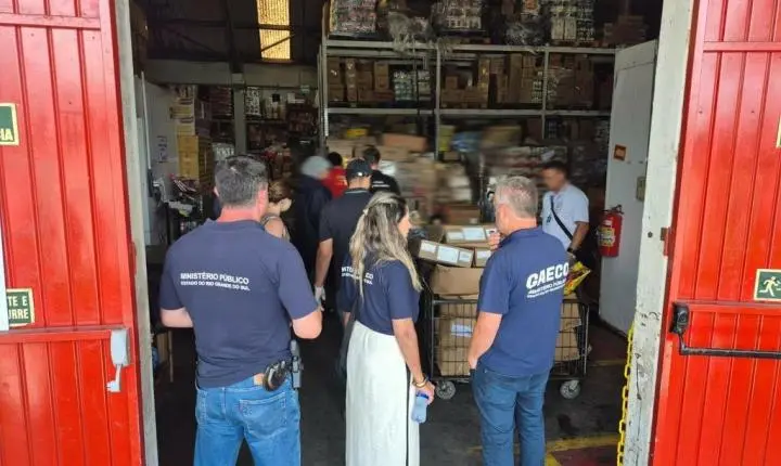 FORÇA-TAREFA INTERDITA DEPÓSITO DE RESTAURANTE E APREENDE 700 QUILOS DE PRODUTOS IMPRÓPRIOS EM TRAMANDAÍ